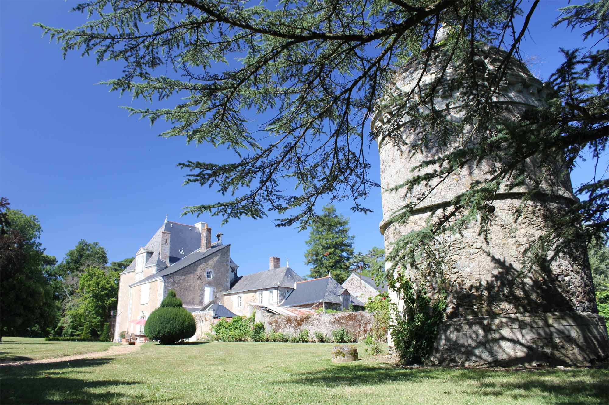 Façade arrière du Château de la Guimonière