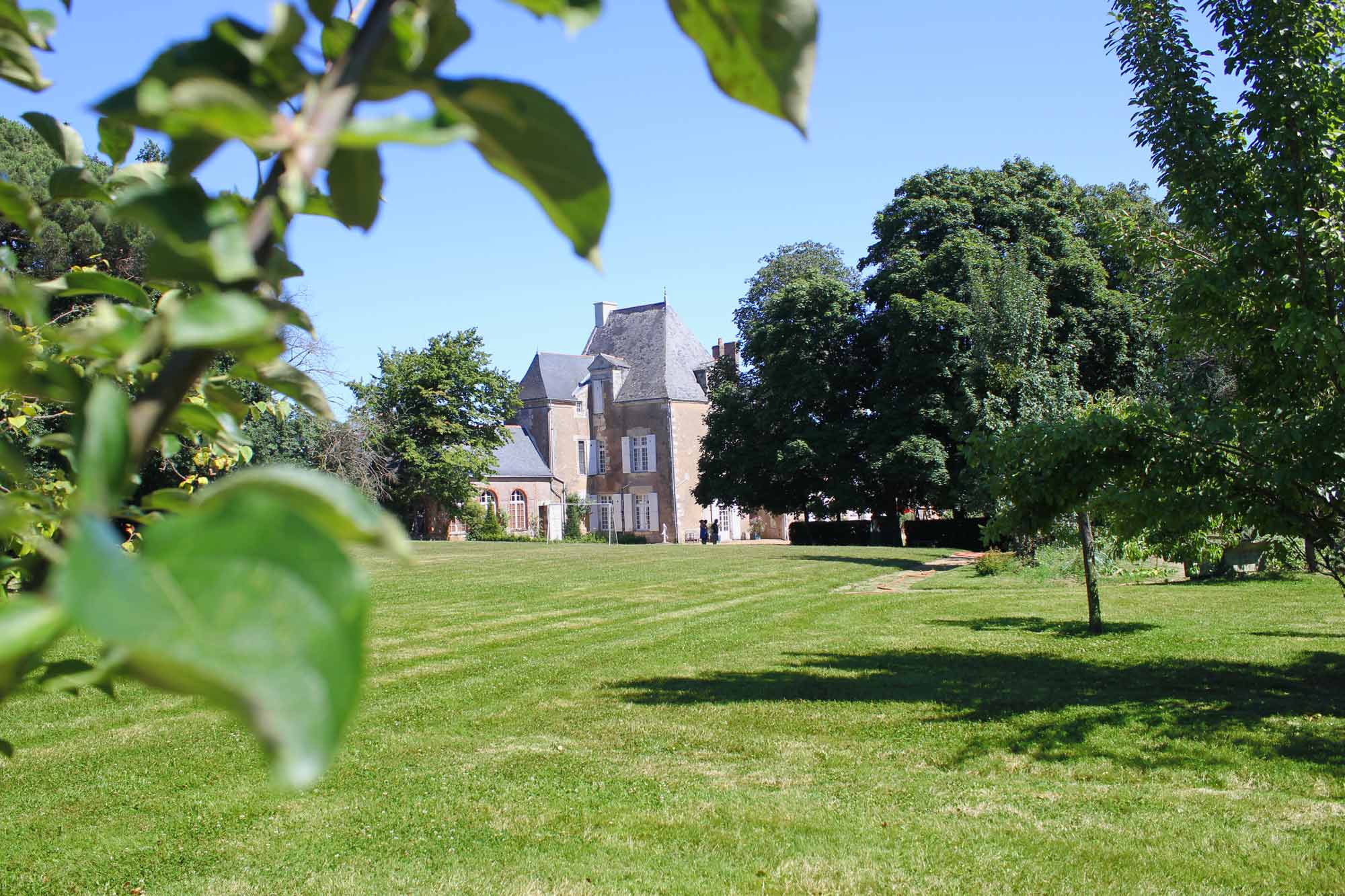 Le château depuis la prairie